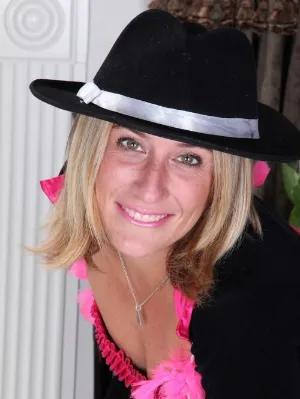 Photo de Christiane - Aime faire la fête, cherche homme pour voyager et s'amarrer, beau et classe.