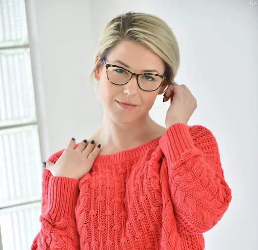 Photo de Coralie - Institutrice, blonde, sportive, cherche homme bien dans sa peau et son corps.