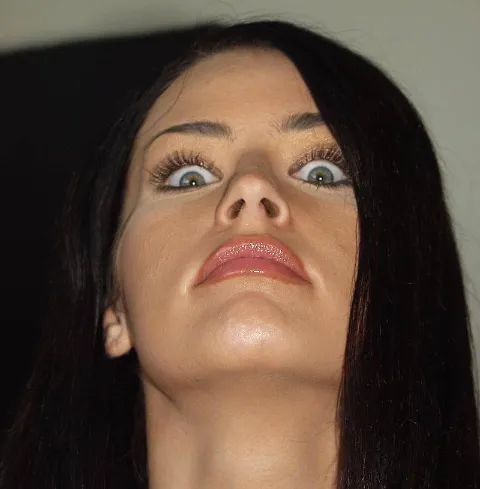 Photo de Julia - Jeune femme douce et discrète, cherche belle rencontre, ouverte à la discussion.