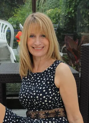 Photo de Veronique - Divorcée, sans illusions sur l'amour, redécouvre sensualité, partante pour belles soirées.